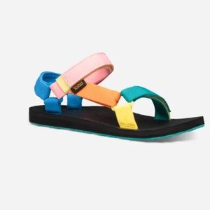 Women’s colorblock teva. Barely worn, runs large